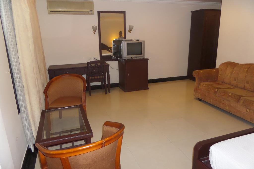 Hotel Elegance Kāladi Kamer foto