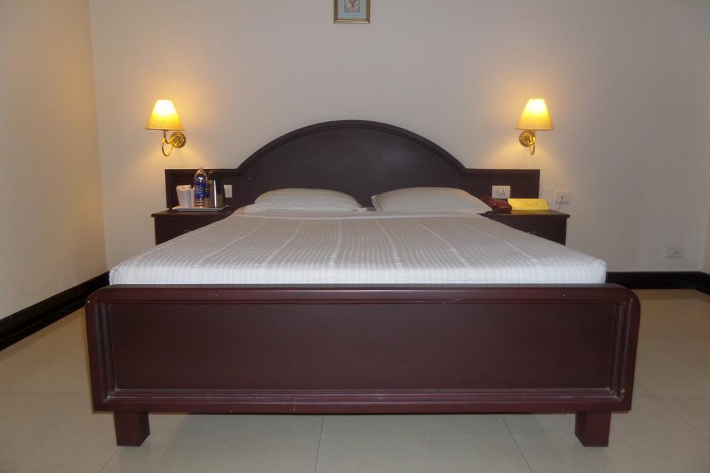 Hotel Elegance Kāladi Kamer foto