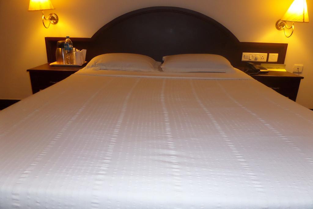 Hotel Elegance Kāladi Kamer foto